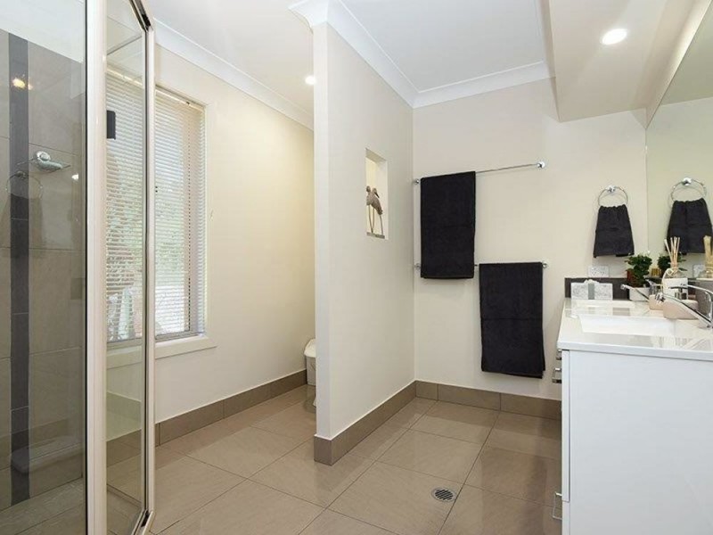 70 Forest Drive, Hampton QLD 4352