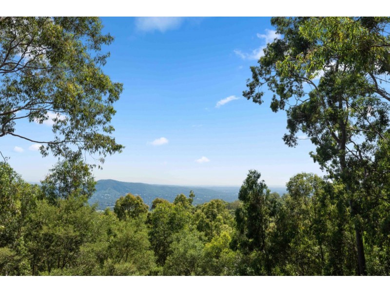 1386 Mt Nebo Road, Jollys Lookout QLD 4520