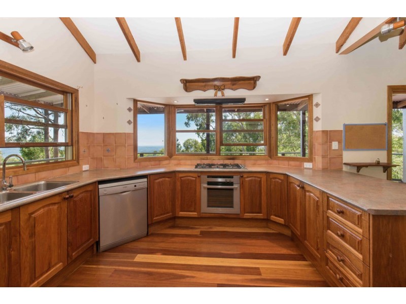 1386 Mt Nebo Road, Jollys Lookout QLD 4520