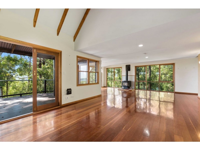 1386 Mt Nebo Road, Jollys Lookout QLD 4520