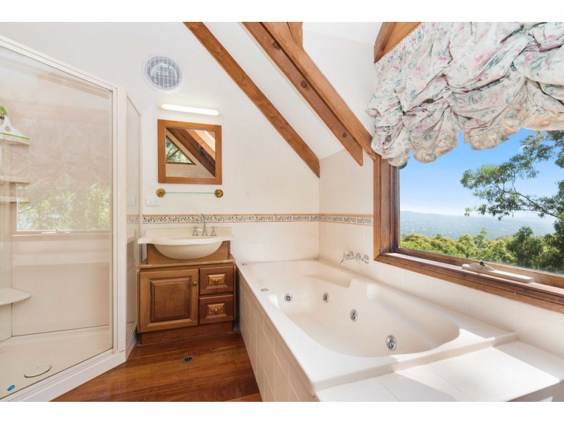 1386 Mt Nebo Road, Jollys Lookout QLD 4520