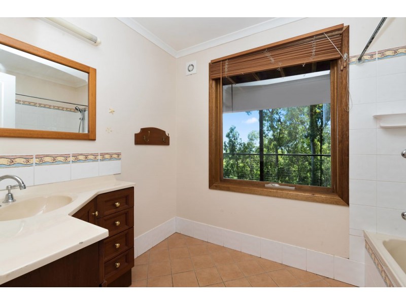 1386 Mt Nebo Road, Jollys Lookout QLD 4520