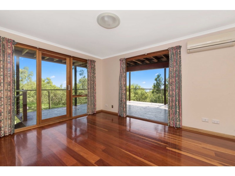 1386 Mt Nebo Road, Jollys Lookout QLD 4520