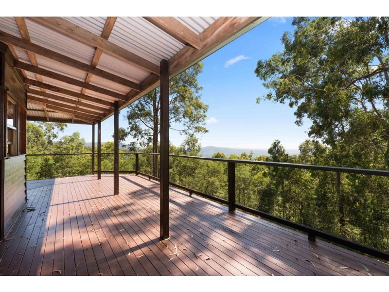 1386 Mt Nebo Road, Jollys Lookout QLD 4520