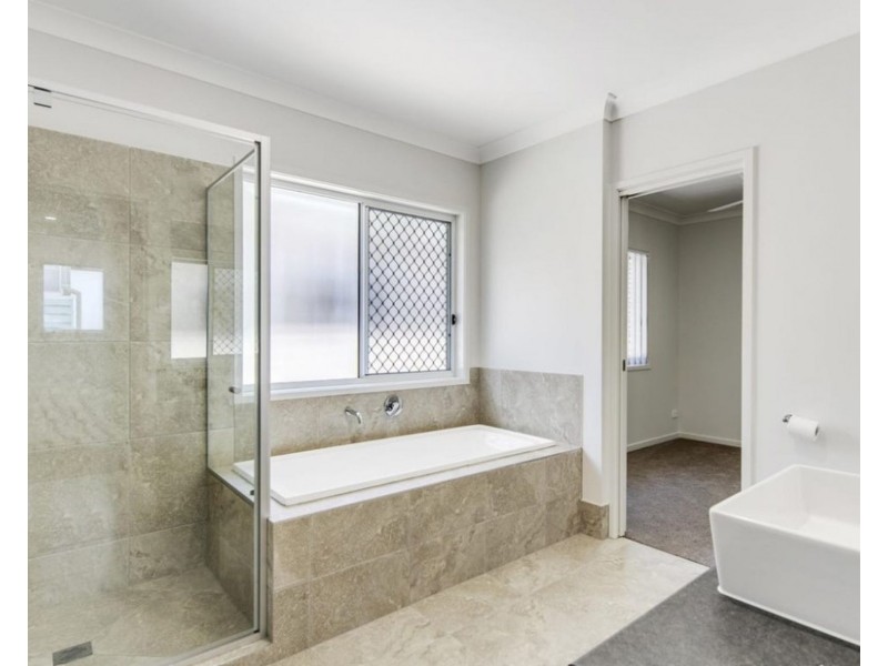 15 Ernest Street, Manly QLD 4179
