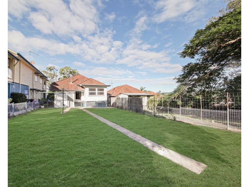 17 Wayland Street, Stafford QLD 4053