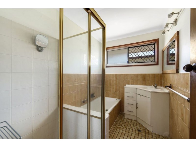 74 Woomera Crescent, Southport QLD 4215