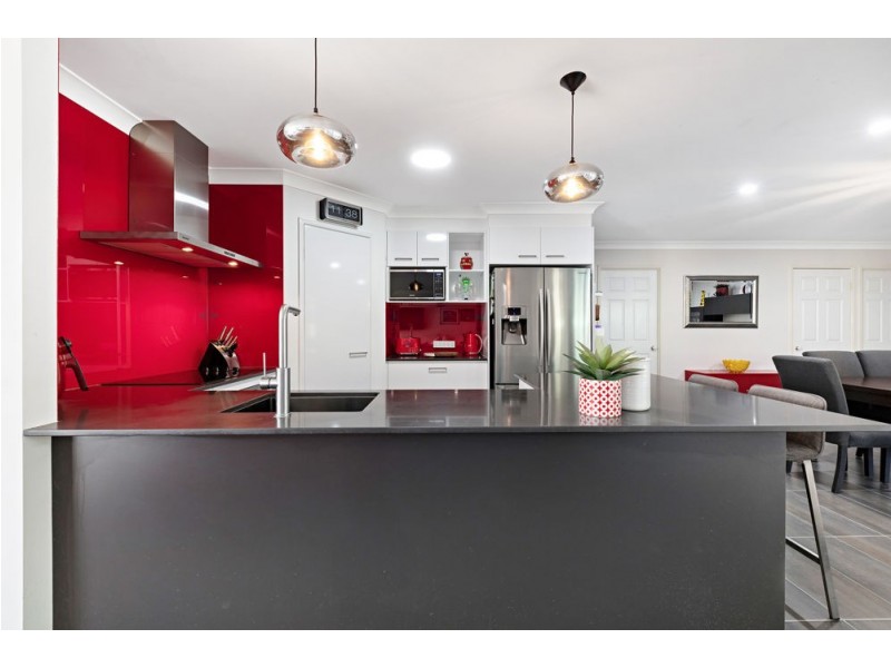 15 Manor Crescent, Wakerley QLD 4154