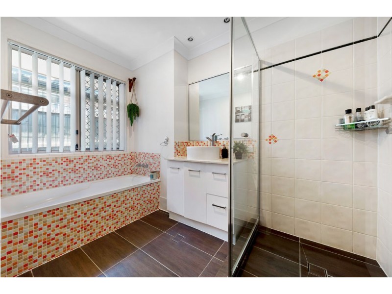 15 Manor Crescent, Wakerley QLD 4154