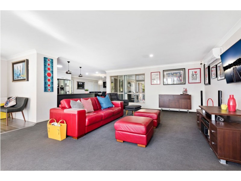 15 Manor Crescent, Wakerley QLD 4154