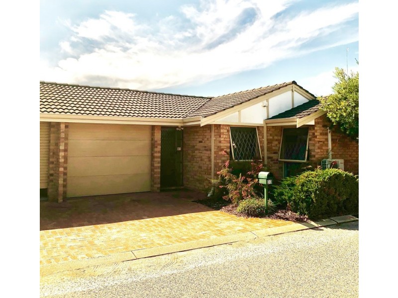 33 52 Aussat Drive, Kiara WA 6054