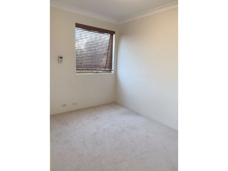 33 52 Aussat Drive, Kiara WA 6054