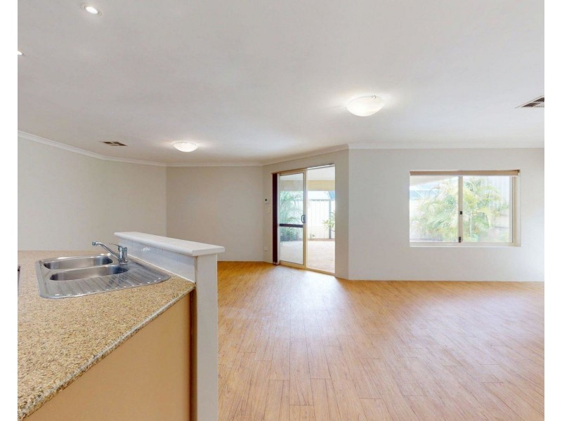 1 Gale Lane, Carramar WA 6031