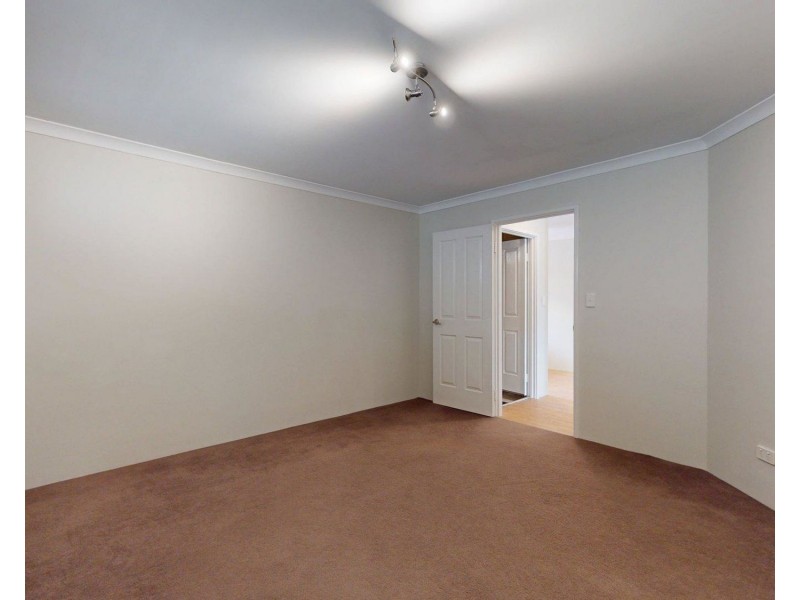 1 Gale Lane, Carramar WA 6031