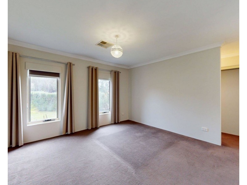 1 Gale Lane, Carramar WA 6031
