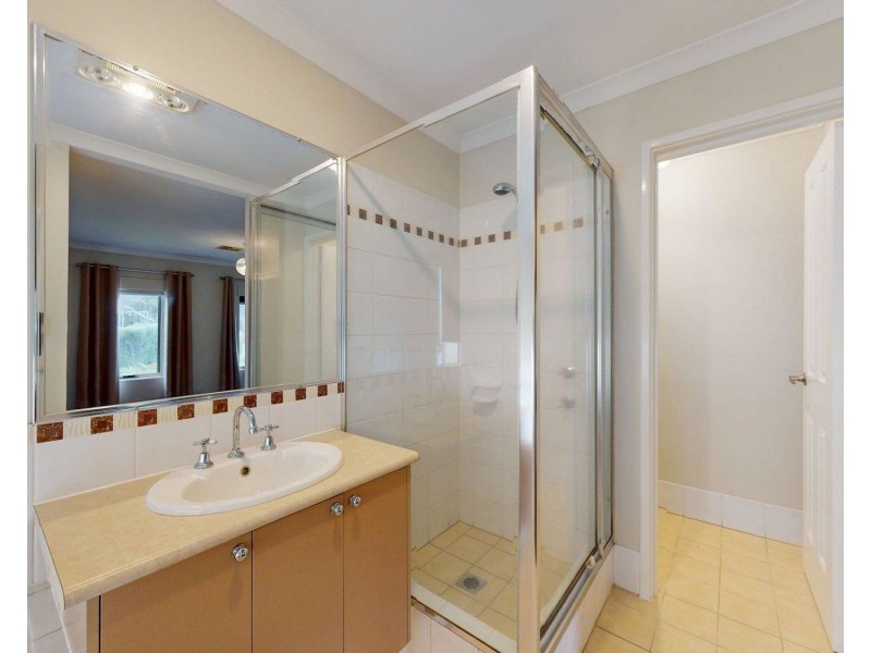 1 Gale Lane, Carramar WA 6031