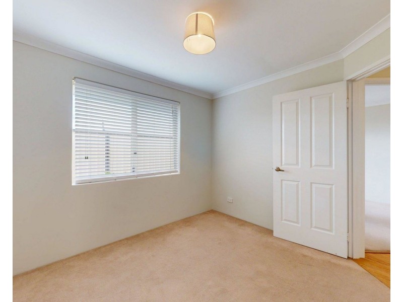 1 Gale Lane, Carramar WA 6031