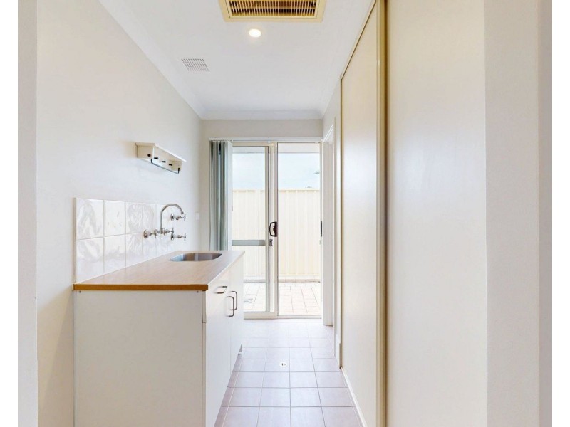 1 Gale Lane, Carramar WA 6031