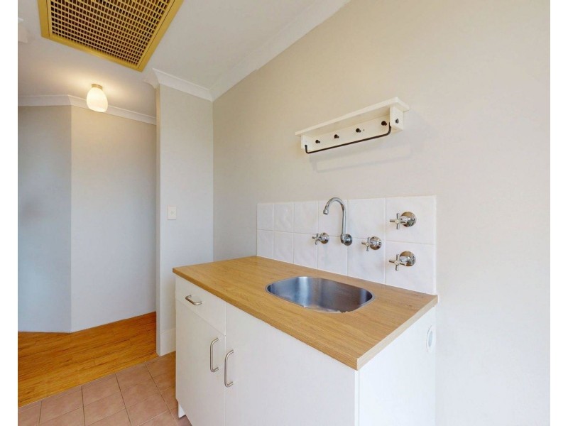 1 Gale Lane, Carramar WA 6031