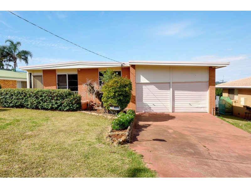 8 Greenbury Street, Rockville QLD 4350