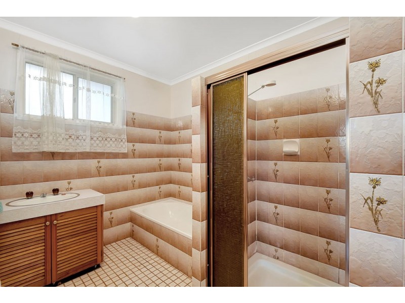 8 Greenbury Street, Rockville QLD 4350