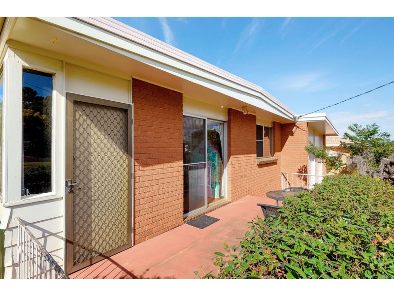 8 Greenbury Street, Rockville QLD 4350