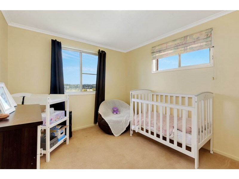 8 Greenbury Street, Rockville QLD 4350