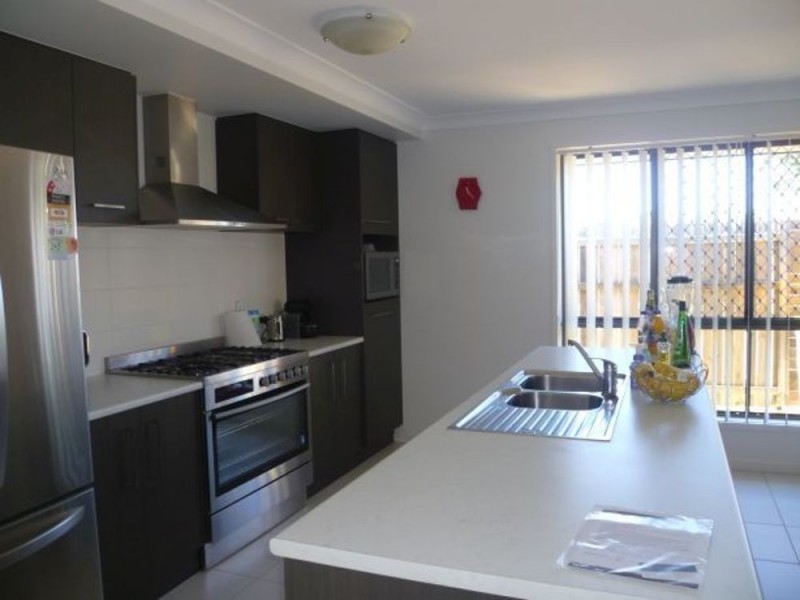 92 Schooner Circuit, Manly West QLD 4179