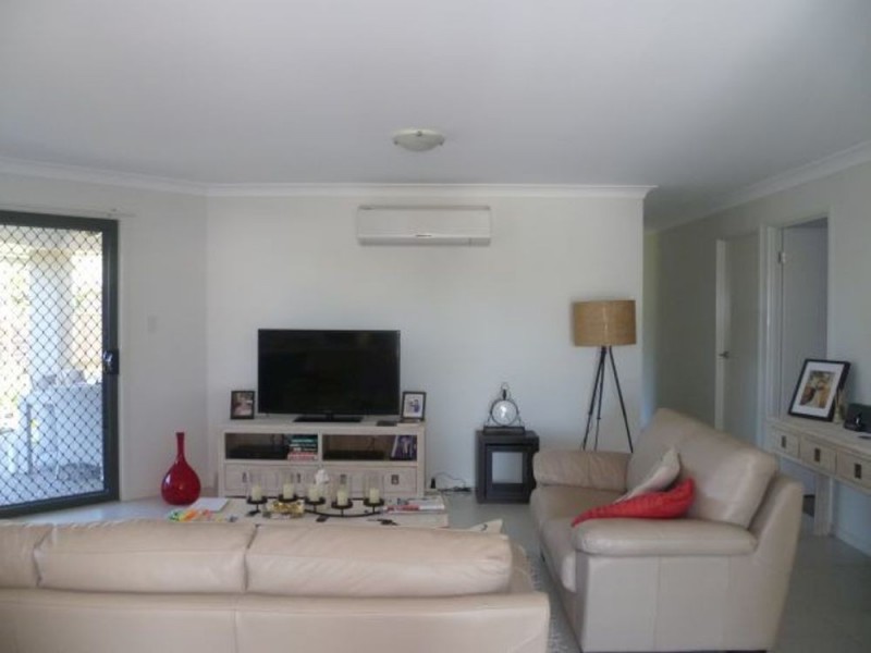 92 Schooner Circuit, Manly West QLD 4179