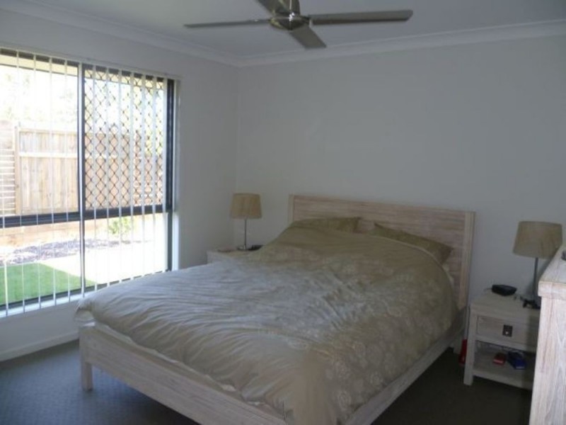 92 Schooner Circuit, Manly West QLD 4179
