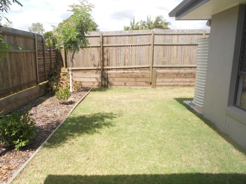 92 Schooner Circuit, Manly West QLD 4179