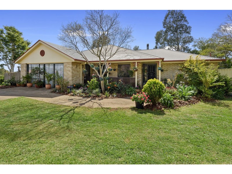 2 Barton Court, Highfields QLD 4352