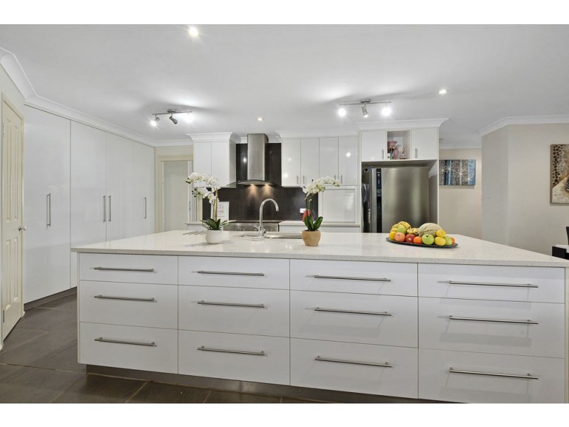 2 Barton Court, Highfields QLD 4352