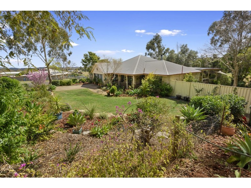 2 Barton Court, Highfields QLD 4352