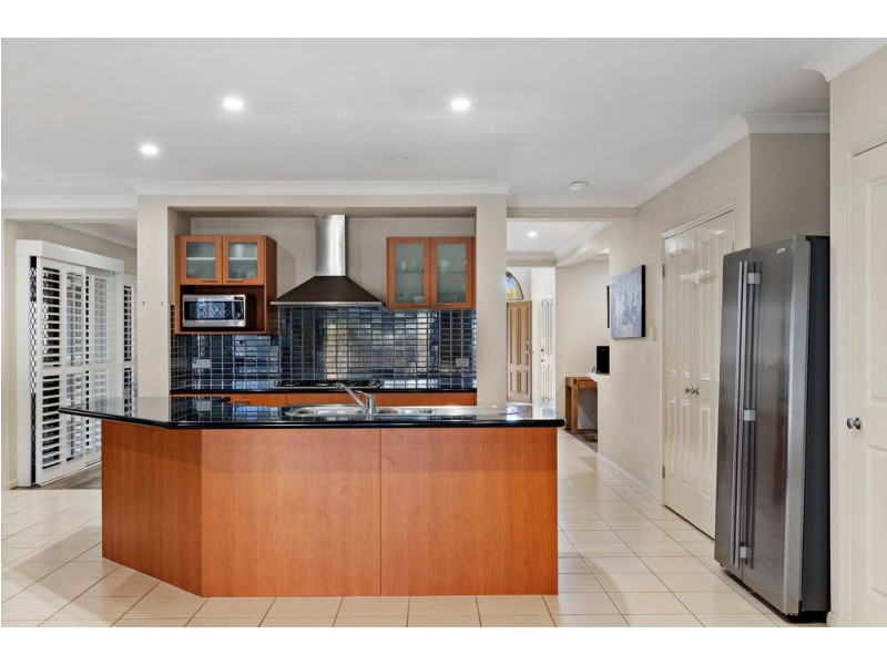 17 Dotterel Crescent, North Lakes QLD 4509