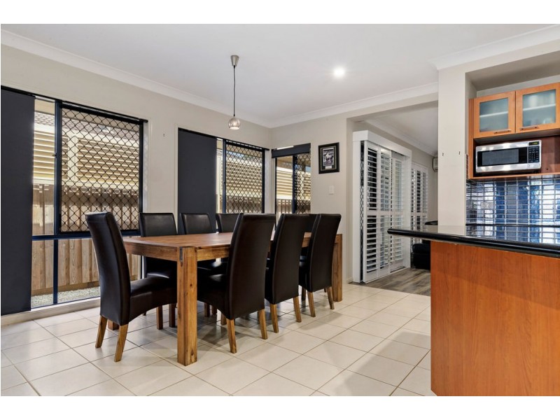 17 Dotterel Crescent, North Lakes QLD 4509