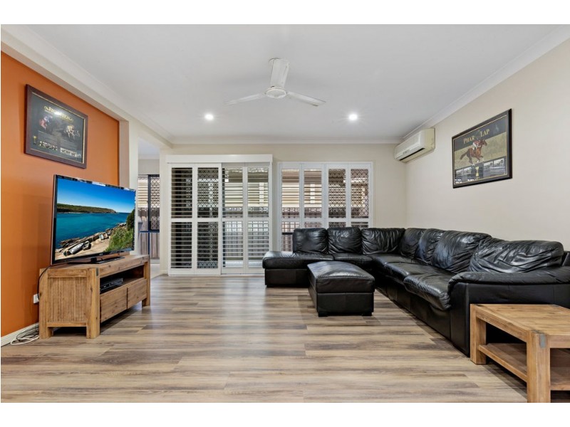 17 Dotterel Crescent, North Lakes QLD 4509
