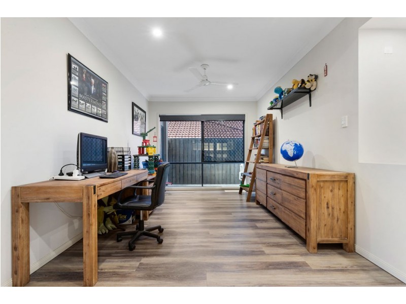 17 Dotterel Crescent, North Lakes QLD 4509