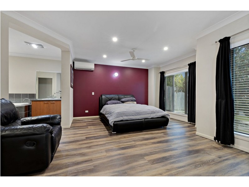17 Dotterel Crescent, North Lakes QLD 4509