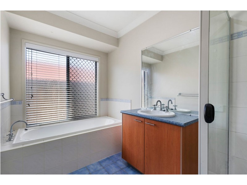 17 Dotterel Crescent, North Lakes QLD 4509