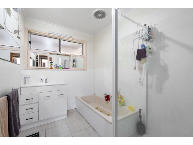 41 Valentine Crescent, Sale VIC 3850