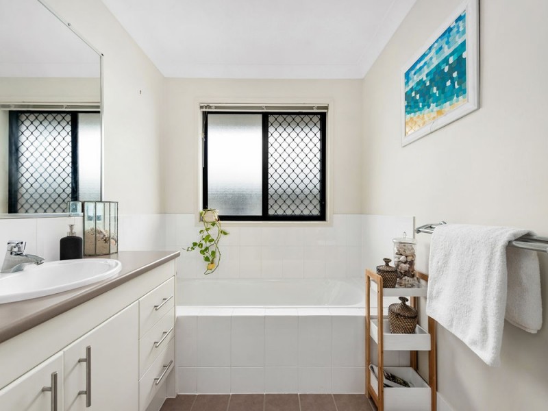 103 Kamarin Street, Manly West QLD 4179