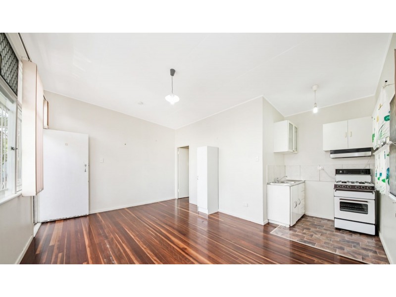 8 47 Deshon Street, Woolloongabba QLD 4102