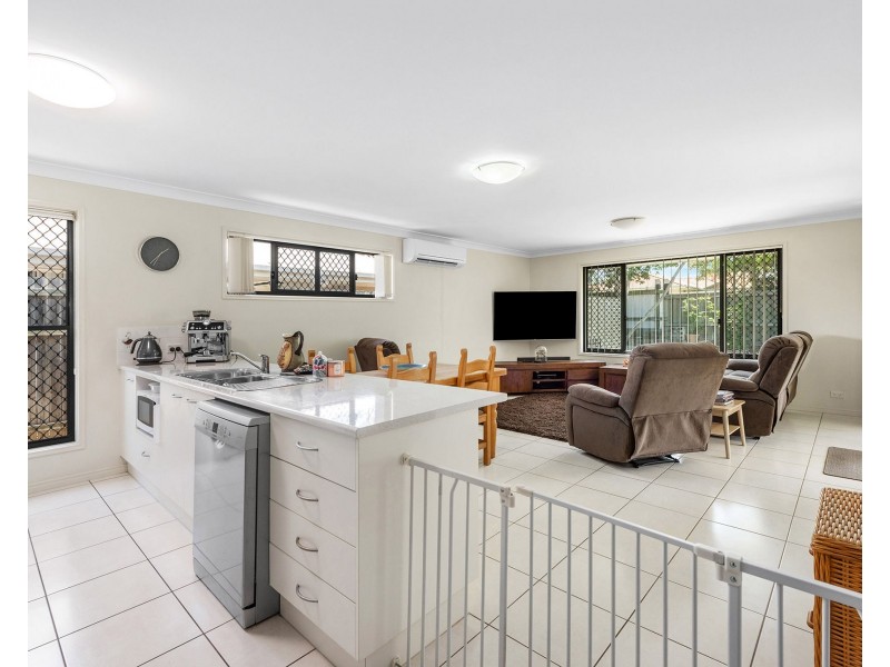 24 Bailey Street, Wakerley QLD 4154