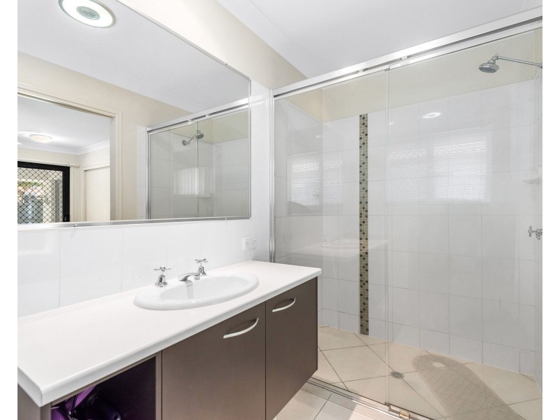 24 Bailey Street, Wakerley QLD 4154