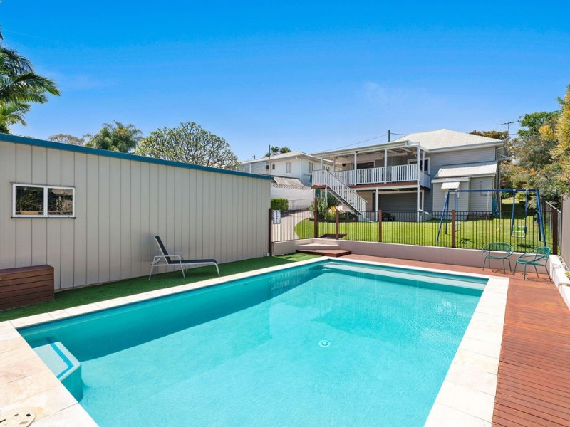 27 Curve Avenue, Wynnum QLD 4178