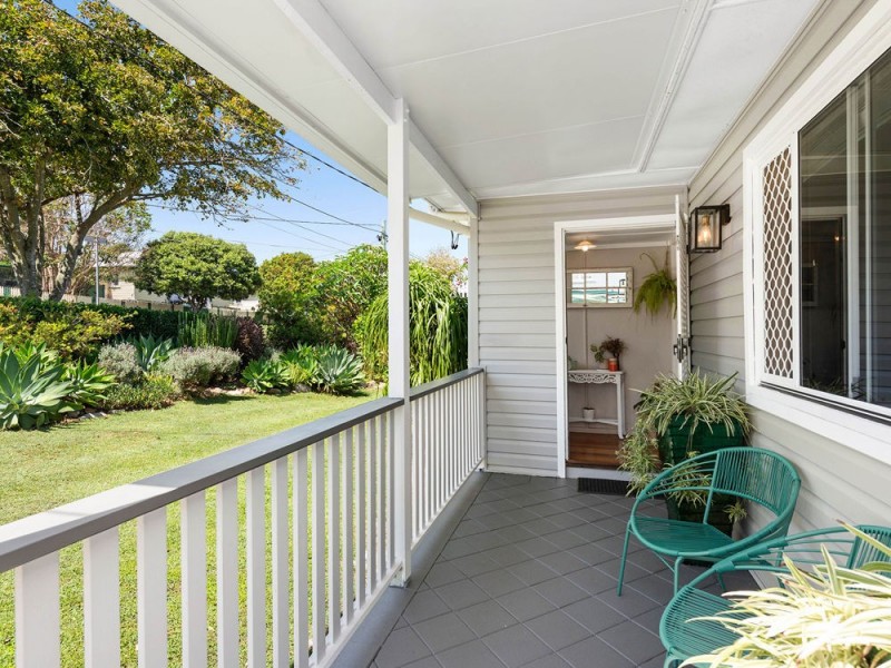 27 Curve Avenue, Wynnum QLD 4178