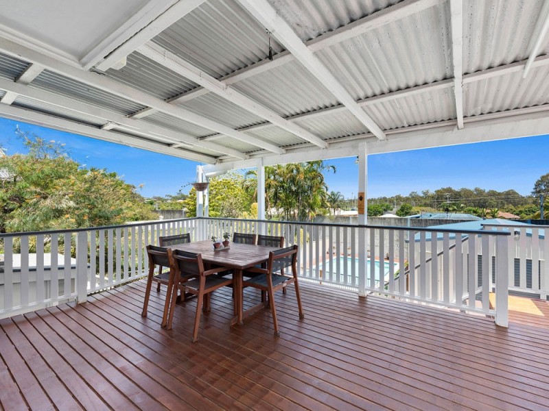 27 Curve Avenue, Wynnum QLD 4178