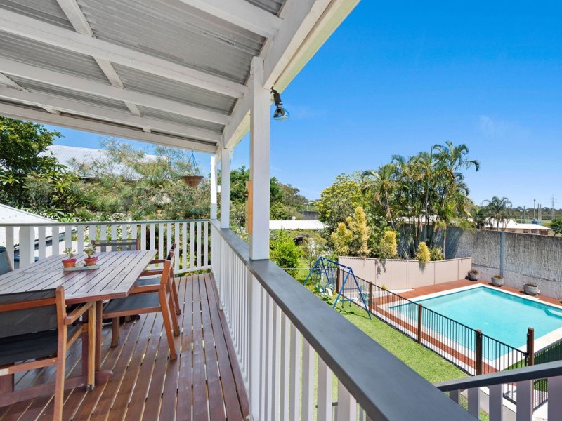 27 Curve Avenue, Wynnum QLD 4178