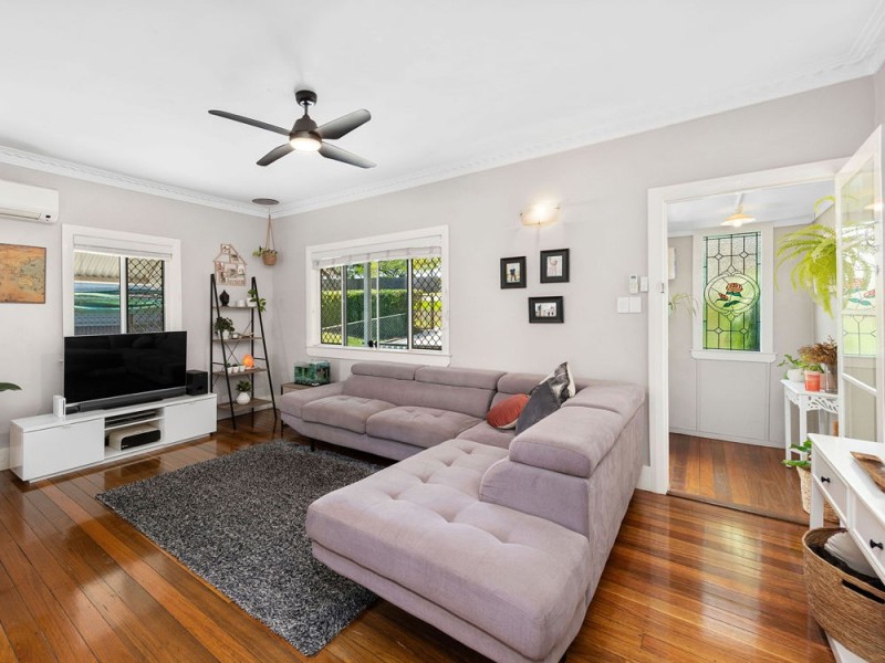 27 Curve Avenue, Wynnum QLD 4178